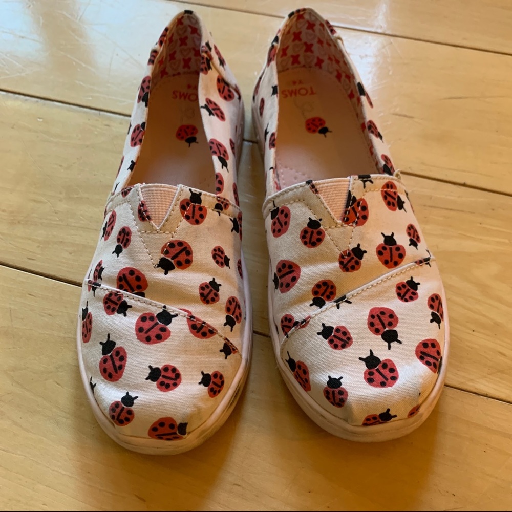 TOMS Girls Lovebug/Ladybug shoes Sz Y4